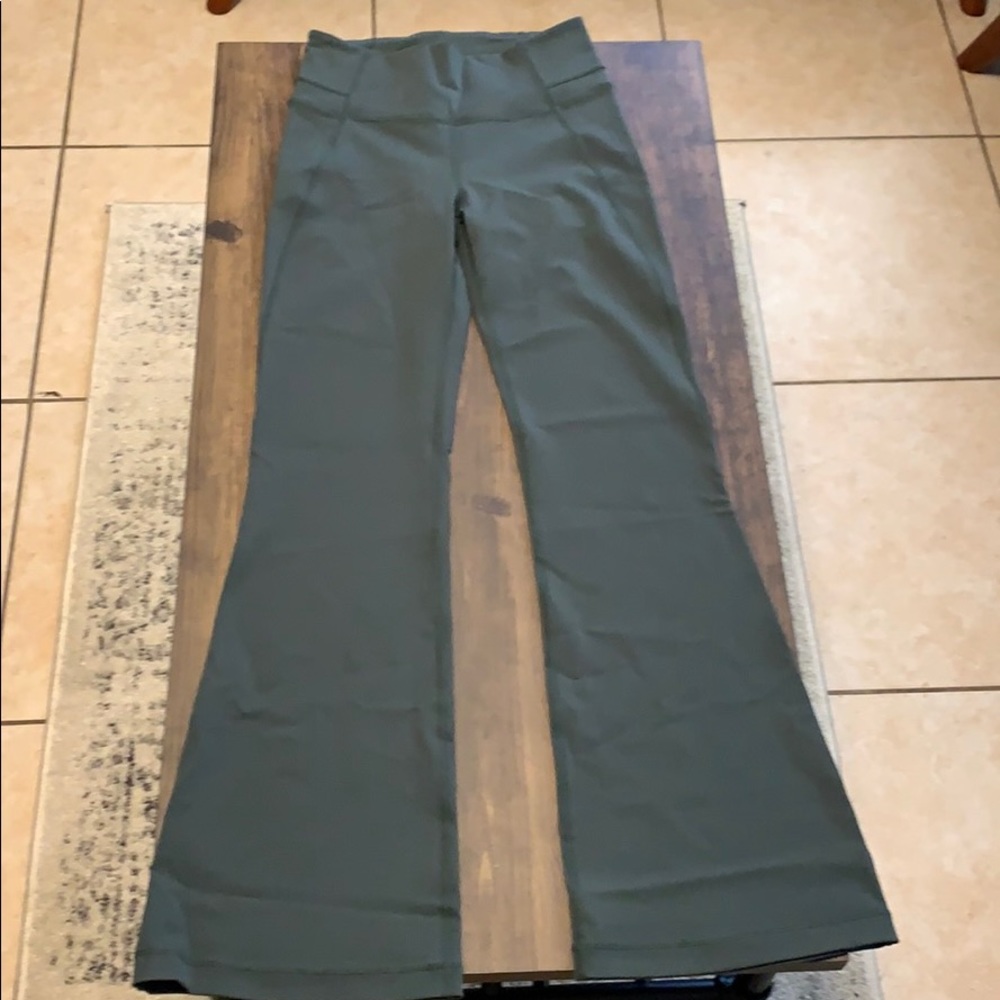 NWOT LuluLemon Yoga Pants